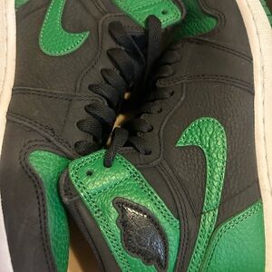 Nike kids youth Black and Green High-Top Sneakers